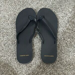 TORY BURCH navy flip flops